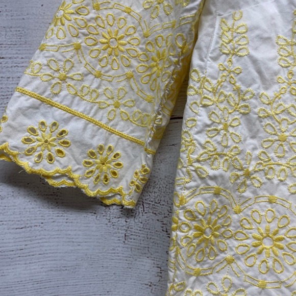 Talbots White Yellow Scoop Scallop Eyelet Embroidered Hem Top size Mp - Picture 2 of 9
